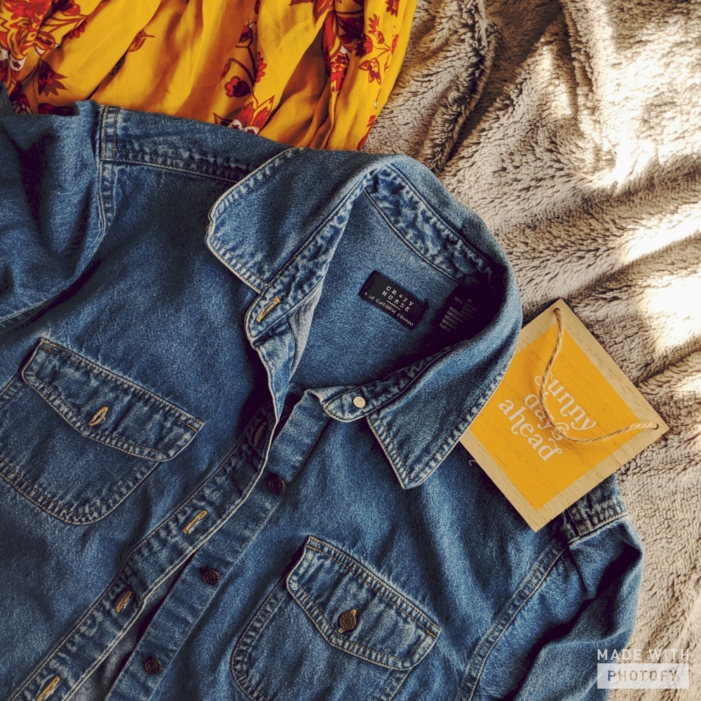 SALE! Vtg. Liz Claiborne chambray/denim btn up top